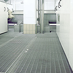 Применение сварного настила как напольного покрытия на промышленном объекте