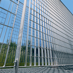 Применение сварного решетчатого настила в качестве ограждения